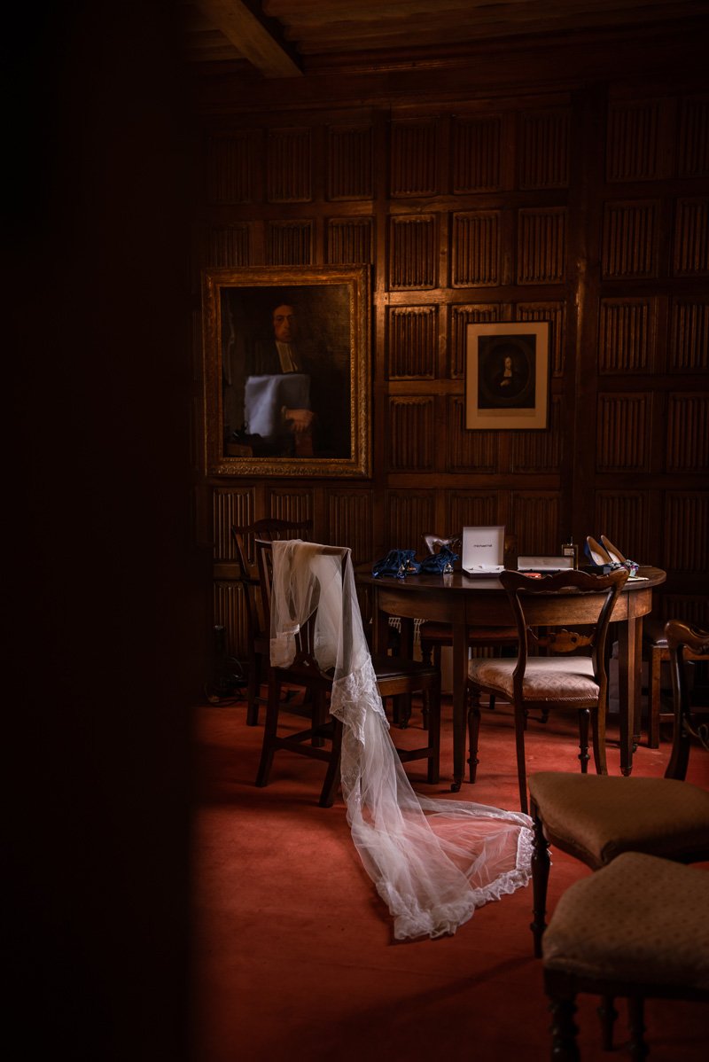 Bride's room on the morning of her wedding. Veil and details.